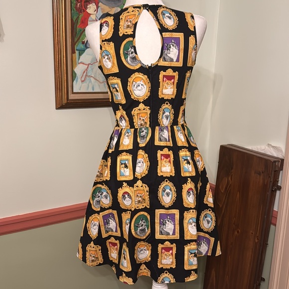 RETROLICIOUS CAT LADY PORTRAIT DRESS. SIZE S - Picture 2 of 12